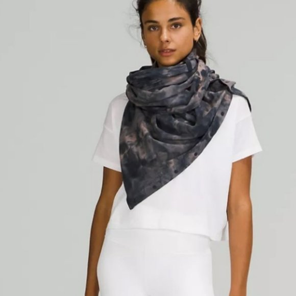 Customizable Snap Scarf - Lululemon - Picture 2 of 6